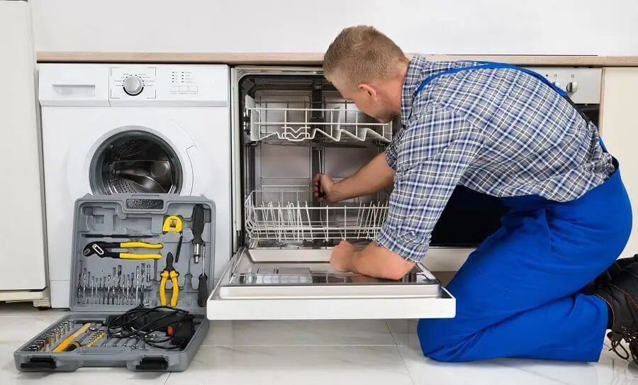 Çankaya Smeg servisi teknisyen ekibi beyaz eşya tamiri yaparken